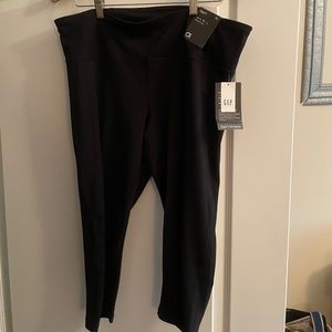 NWT Gap exercise Capri/leggings XL